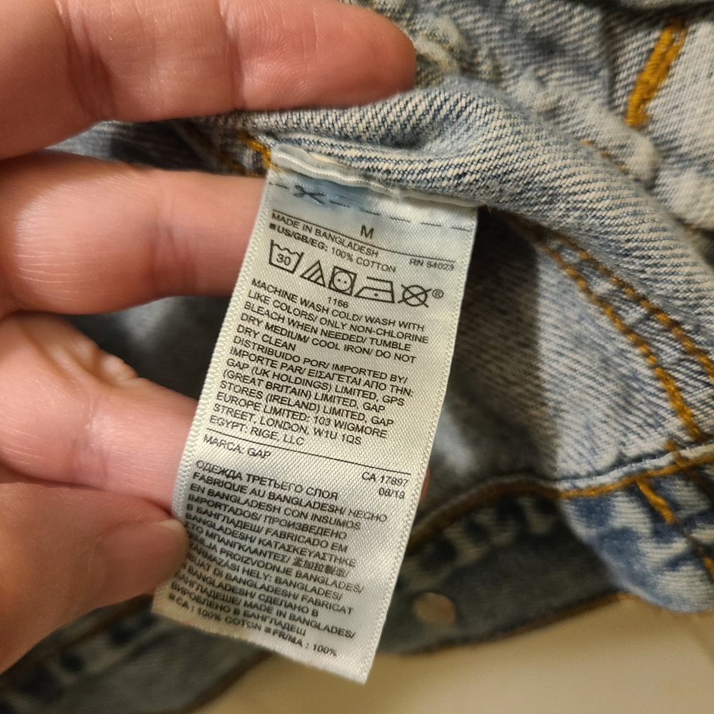 Gap Jean Jacket Size Medium - image 6